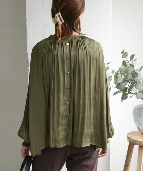 URBAN RESEARCH DOORS（アーバンリサーチドアーズ）の「2WAYギャザーブラウス（その他・レディース・GREGE/KHAKI/CHARCOAL・one）」の5枚目の写真