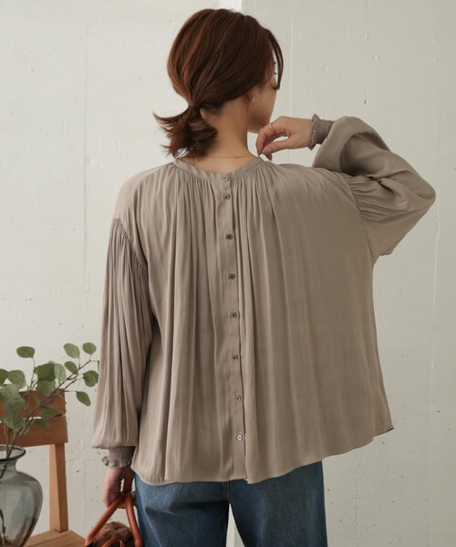 URBAN RESEARCH DOORS（アーバンリサーチドアーズ）の「2WAYギャザーブラウス（その他・レディース・GREGE/KHAKI/CHARCOAL・one）」の17枚目の写真