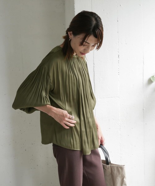 URBAN RESEARCH DOORS（アーバンリサーチドアーズ）の「2WAYギャザーブラウス（その他・レディース・GREGE/KHAKI/CHARCOAL・one）」の7枚目の写真