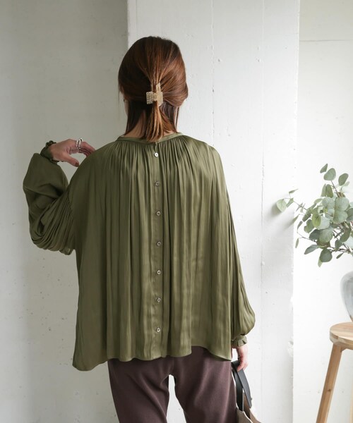 URBAN RESEARCH DOORS（アーバンリサーチドアーズ）の「2WAYギャザーブラウス（その他・レディース・GREGE/KHAKI/CHARCOAL・one）」の6枚目の写真