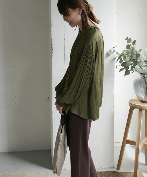 URBAN RESEARCH DOORS（アーバンリサーチドアーズ）の「2WAYギャザーブラウス（その他・レディース・GREGE/KHAKI/CHARCOAL・one）」の11枚目の写真