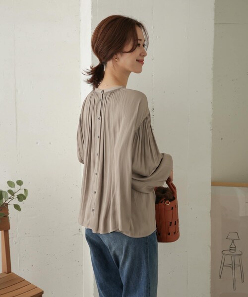 URBAN RESEARCH DOORS（アーバンリサーチドアーズ）の「2WAYギャザーブラウス（その他・レディース・GREGE/KHAKI/CHARCOAL・one）」の19枚目の写真