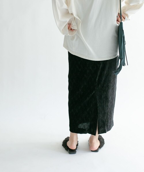 KBF（ケイビーエフ）の「クリンクルベロアタイトスカート（その他・レディース・D.BROWN/PINK BEIGE/BLACK・one）」の2枚目の写真