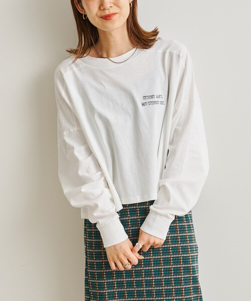 prose verse（プロズヴェール）の「チェーン刺繍ロゴショート丈プルオーバー（Tシャツ/カットソー・レディース・ホワイト/チャコールグレー・F）」の2枚目の写真