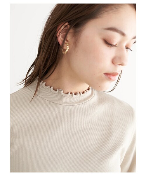 earth music&ecology（アースミュージックアンドエコロジー）の「ハイネックメローリブ長袖プルオーバー（トップス・オフホワイト/ブラック/ライトベージュ/ブラウン/ミント/ラベンダー・S/M）」の2枚目の写真