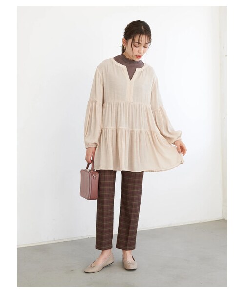 earth music&ecology（アースミュージックアンドエコロジー）の「ハイネックメローリブ長袖プルオーバー（トップス・オフホワイト/ブラック/ライトベージュ/ブラウン/ミント/ラベンダー・S/M）」の14枚目の写真