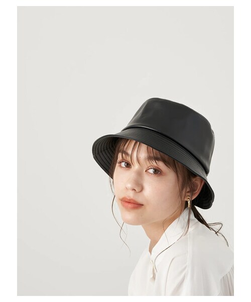 earth music&ecology(アースミュージックアンドエコロジー)の「フェイクレザーバケットハット(帽子・ブラック/ベージュ/エクリュ・F)」の7枚目の写真