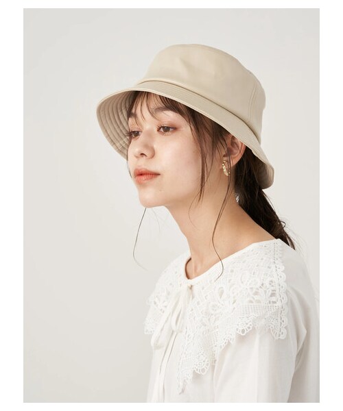 earth music&ecology(アースミュージックアンドエコロジー)の「フェイクレザーバケットハット(帽子・ブラック/ベージュ/エクリュ・F)」の3枚目の写真