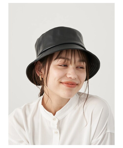 earth music&ecology(アースミュージックアンドエコロジー)の「フェイクレザーバケットハット(帽子・ブラック/ベージュ/エクリュ・F)」の6枚目の写真