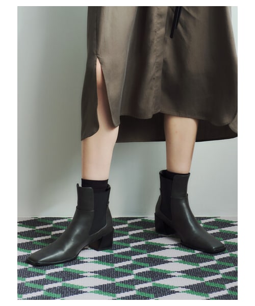 ZARA リアルレザー　スクエアトゥ　サイドゴアレザーブーツ ZARA リアルレザー スクエアトゥ サイドゴアレザーブーツ