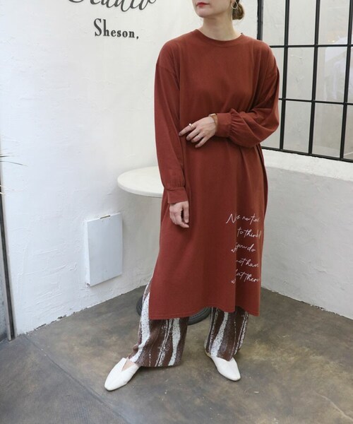 Sheson（シーズン）の「メッセージロゴスリットワンピース（チュニック・レディース・ホワイト/オレンジ/ブラック・F）」の3枚目の写真