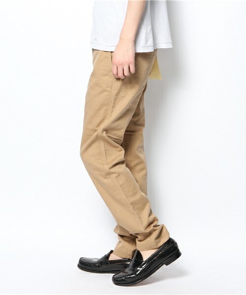 FREDY&GLOSTER（フレディアンドグロスター）の「コールドマーセ加工 チノパンツ（チノパンツ・メンズ・ホワイト/ベージュ・SMALL/MEDIUM/LARGE）」の3枚目の写真
