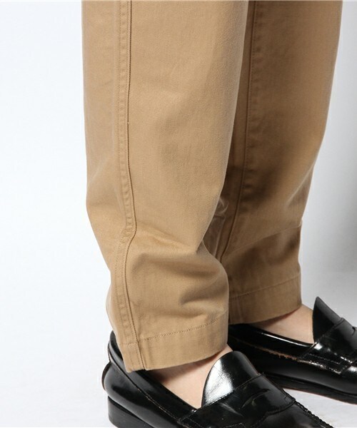 FREDY&GLOSTER（フレディアンドグロスター）の「コールドマーセ加工 チノパンツ（チノパンツ・メンズ・ホワイト/ベージュ・SMALL/MEDIUM/LARGE）」の8枚目の写真