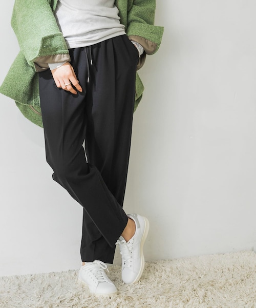 URBAN RESEARCH(アーバンリサーチ)の「ウォッシャブルウールドロストテーパードパンツ(その他・レディース・CHARCOAL/BEIGE/BLACK・34/36/38)」の2枚目の写真