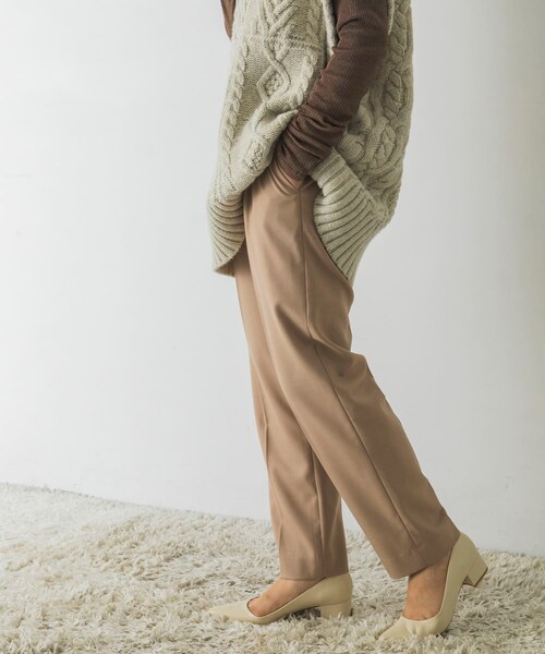 URBAN RESEARCH(アーバンリサーチ)の「ウォッシャブルウールドロストテーパードパンツ(その他・レディース・CHARCOAL/BEIGE/BLACK・34/36/38)」の15枚目の写真