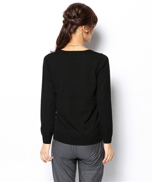 FREDY&GLOSTER（フレディアンドグロスター）の「ウールVネックプルオーバーニット（ニット/セーター・レディース・ブラック/グレー/レッド/ロイヤルブルー・36/38）」の7枚目の写真