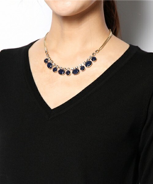 FREDY&GLOSTER（フレディアンドグロスター）の「ウールVネックプルオーバーニット（ニット/セーター・レディース・ブラック/グレー/レッド/ロイヤルブルー・36/38）」の9枚目の写真