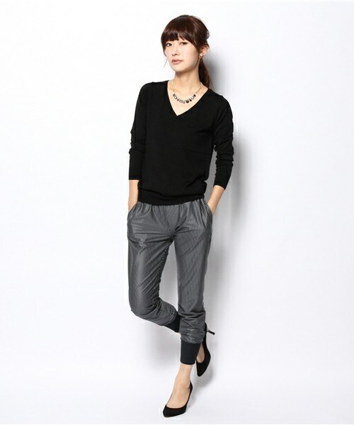 FREDY&GLOSTER（フレディアンドグロスター）の「ウールVネックプルオーバーニット（ニット/セーター・レディース・ブラック/グレー/レッド/ロイヤルブルー・36/38）」の8枚目の写真