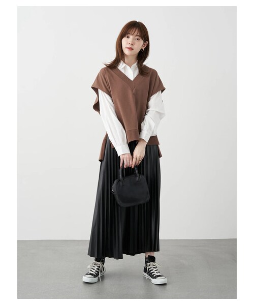 earth music&ecology（アースミュージックアンドエコロジー）の「フェイクレザープリーツスカート（スカート・ブラック/ライトブラウン・F）」の5枚目の写真