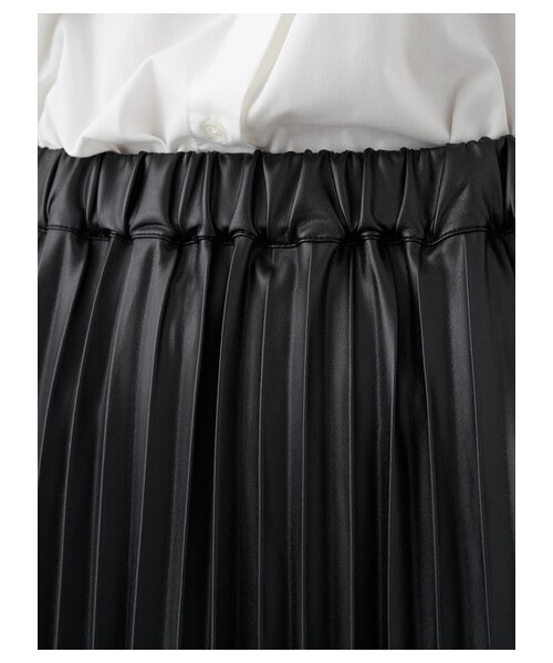 earth music&ecology（アースミュージックアンドエコロジー）の「フェイクレザープリーツスカート（スカート・ブラック/ライトブラウン・F）」の2枚目の写真