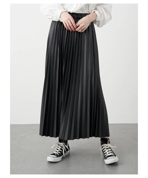 earth music&ecology（アースミュージックアンドエコロジー）の「フェイクレザープリーツスカート（スカート・ブラック/ライトブラウン・F）」の4枚目の写真