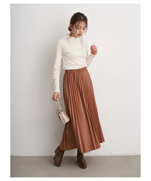 earth music&ecology（アースミュージックアンドエコロジー）の「フェイクレザープリーツスカート（スカート・ブラック/ライトブラウン・F）」の12枚目の写真