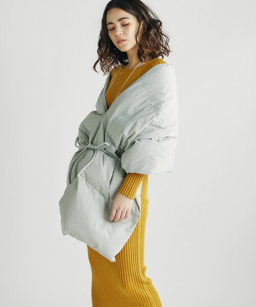 DRWCYS（ドロシーズ）の「ワイドダウンストール（ファッション雑貨・レディース・ブラック・FREE）」の2枚目の写真