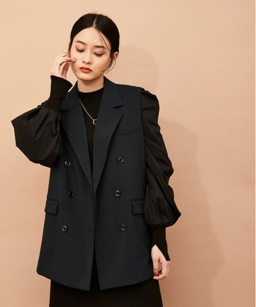 ADAM ET ROPE'（アダムエロペ）の「ルーズフィットジレ（ジャケット/アウター・レディース・ベージュ系/ネイビー・F）」の2枚目の写真