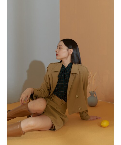 Marjorie（マージョリー）の「Refine，釦飾翻領短風衣外套（ジャケット/アウター・レディース・卡其）」の4枚目の写真
