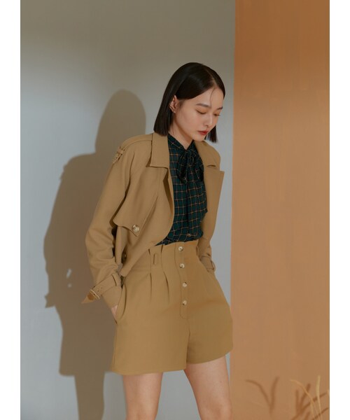 Marjorie（マージョリー）の「Refine，釦飾翻領短風衣外套（ジャケット/アウター・レディース・卡其）」の3枚目の写真