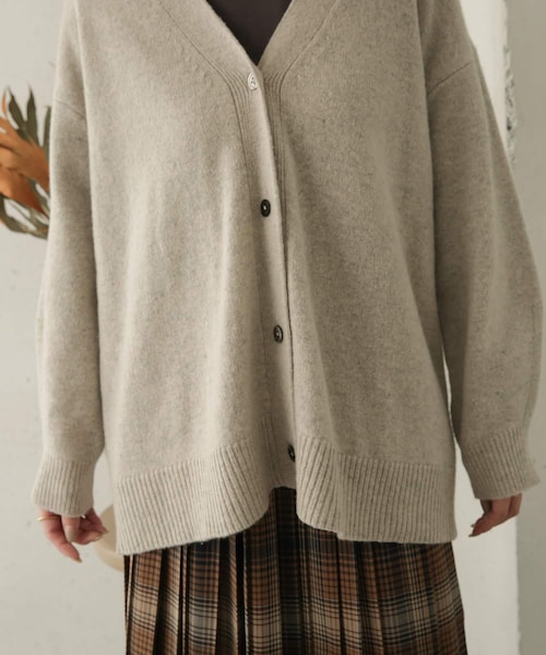 URBAN RESEARCH DOORS（アーバンリサーチドアーズ）の「ハミルトンウールVネックカーディガン（その他・レディース・IVORY/L.GREGE/SMOKE GRN・one）」の18枚目の写真