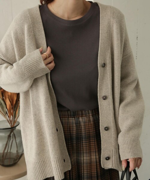URBAN RESEARCH DOORS（アーバンリサーチドアーズ）の「ハミルトンウールVネックカーディガン（その他・レディース・IVORY/L.GREGE/SMOKE GRN・one）」の21枚目の写真