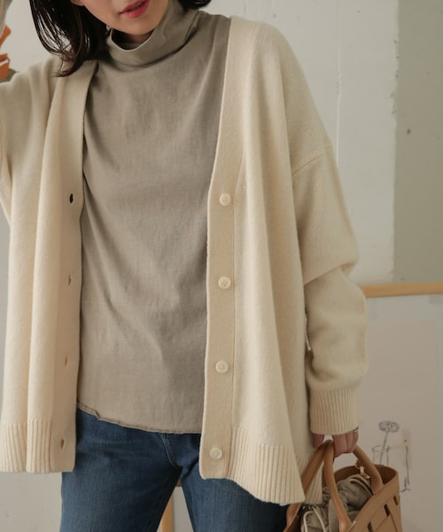 URBAN RESEARCH DOORS（アーバンリサーチドアーズ）の「ハミルトンウールVネックカーディガン（その他・レディース・IVORY/L.GREGE/SMOKE GRN・one）」の6枚目の写真