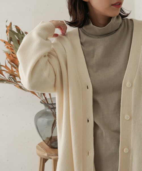 URBAN RESEARCH DOORS（アーバンリサーチドアーズ）の「ハミルトンウールVネックカーディガン（その他・レディース・IVORY/L.GREGE/SMOKE GRN・one）」の4枚目の写真