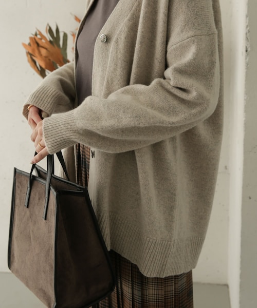 URBAN RESEARCH DOORS（アーバンリサーチドアーズ）の「ハミルトンウールVネックカーディガン（その他・レディース・IVORY/L.GREGE/SMOKE GRN・one）」の20枚目の写真