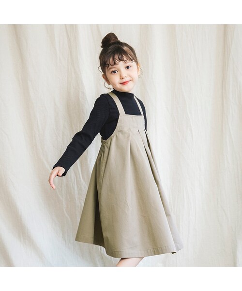 BRANSHES(ブランシェス)の「胸元タックジャンパースカート(ジャンパースカート・キッズ・カーキグリーン/ベージュ・90cm~150cm)」の1枚目の写真