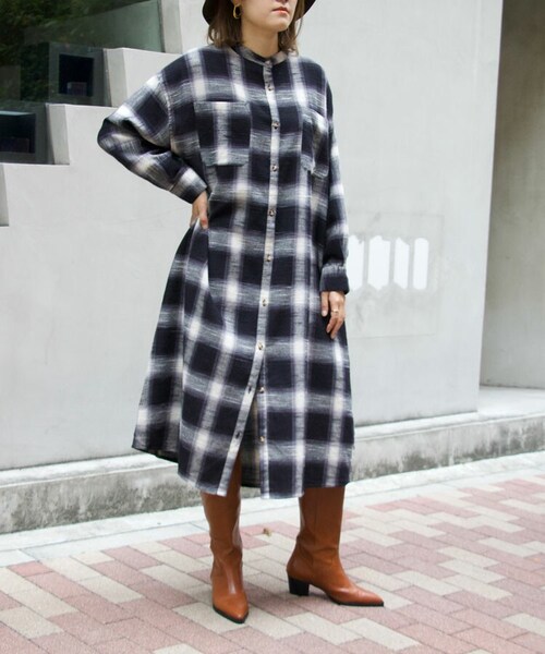 Sheson（シーズン）の「ワッフルチェックバンドカラーシャツワンピース（シャツワンピース・レディース・グリーン/ブラウン/ブラック・F）」の2枚目の写真