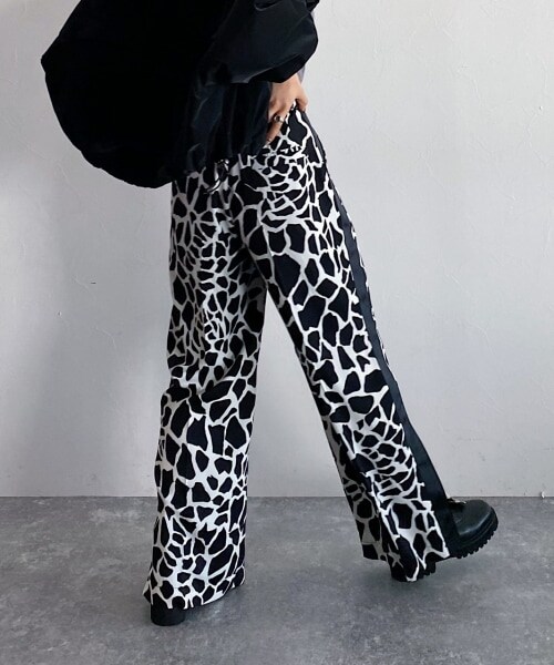 PAGEBOY（ページボーイ）の「ドレスラインワイドパンツ（パンツ・ジラフ/ブラック/チャコール・S/M）」の6枚目の写真