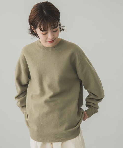 AURALEE(オーラリー)の「AURALEE FELTED WOOL KNIT BIG PULLOVER(その他・レディース・IVORY/KHAKI・1)」の3枚目の写真