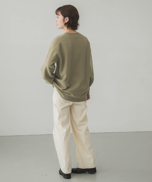 AURALEE(オーラリー)の「AURALEE FELTED WOOL KNIT BIG PULLOVER(その他・レディース・IVORY/KHAKI・1)」の8枚目の写真