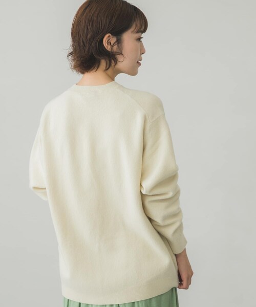 AURALEE(オーラリー)の「AURALEE FELTED WOOL KNIT BIG PULLOVER(その他・レディース・IVORY/KHAKI・1)」の14枚目の写真