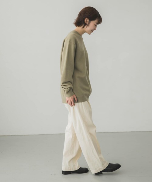 AURALEE(オーラリー)の「AURALEE FELTED WOOL KNIT BIG PULLOVER(その他・レディース・IVORY/KHAKI・1)」の13枚目の写真