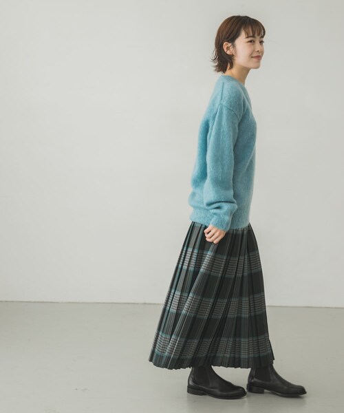 AURALEE(オーラリー)の「AURALEE BRUSHED SUPER KID MOHAIR V-NECK PULLOVER(その他・レディース・LIGHTBEIGE/T BLUE・1)」の12枚目の写真