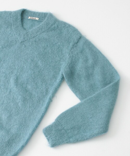 AURALEE(オーラリー)の「AURALEE BRUSHED SUPER KID MOHAIR V-NECK PULLOVER(その他・レディース・LIGHTBEIGE/T BLUE・1)」の18枚目の写真