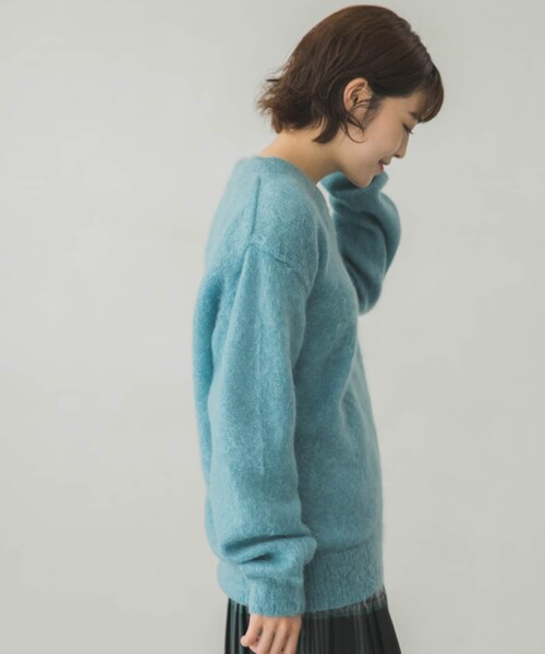 AURALEE(オーラリー)の「AURALEE BRUSHED SUPER KID MOHAIR V-NECK PULLOVER(その他・レディース・LIGHTBEIGE/T BLUE・1)」の7枚目の写真