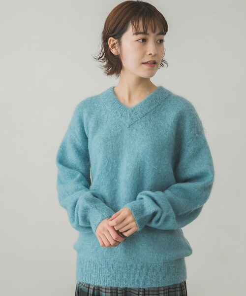 AURALEE(オーラリー)の「AURALEE BRUSHED SUPER KID MOHAIR V-NECK PULLOVER(その他・レディース・LIGHTBEIGE/T BLUE・1)」の6枚目の写真