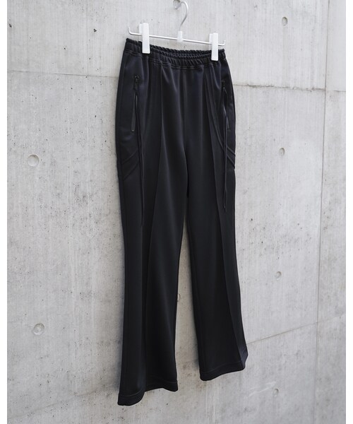 YohKi（ヨウキ）の「"Himotsuki" flare track pants (BLACK&BLACK)（その他パンツ・レディース・ブラック・1/2/3）」の3枚目の写真