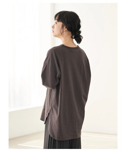 earth music&ecology(アースミュージックアンドエコロジー)の「VALLIANT Tシャツ(トップス・オフホワイト/チャコールグレー/ネイビー・F)」の7枚目の写真