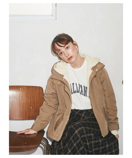 earth music&ecology(アースミュージックアンドエコロジー)の「VALLIANT Tシャツ(トップス・オフホワイト/チャコールグレー/ネイビー・F)」の21枚目の写真