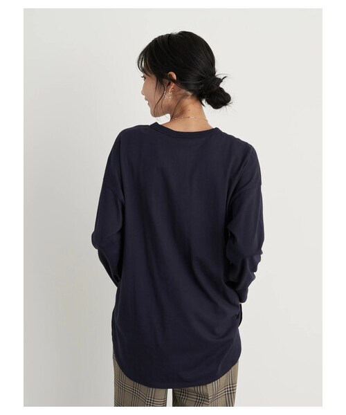 earth music&ecology(アースミュージックアンドエコロジー)の「VALLIANT Tシャツ(トップス・オフホワイト/チャコールグレー/ネイビー・F)」の11枚目の写真